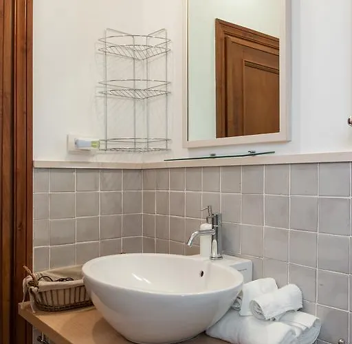 A Window On Pantheon Apartment *