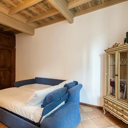 A Window On Pantheon Daire *