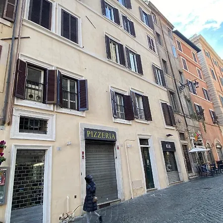A Window On Pantheon Apartment